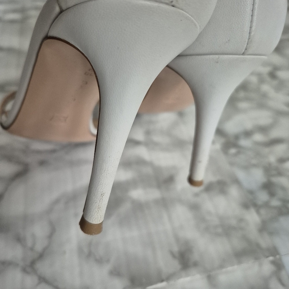 Gianvito Rossi Portofino White Leather Heeled Sandals - Picture 11 of 13